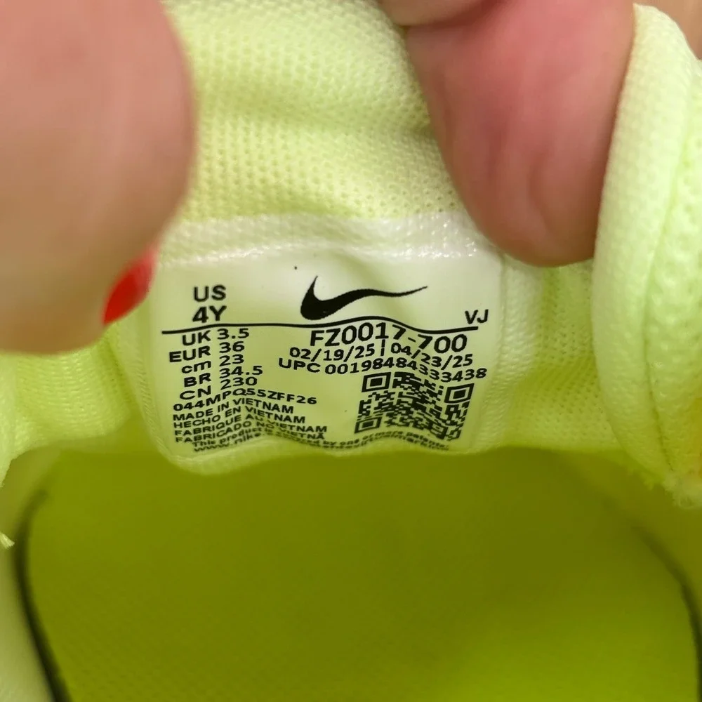 Nike Sonic Fly GS Kids Running Shoes 4Y Barely Volt FZ0017-700 New